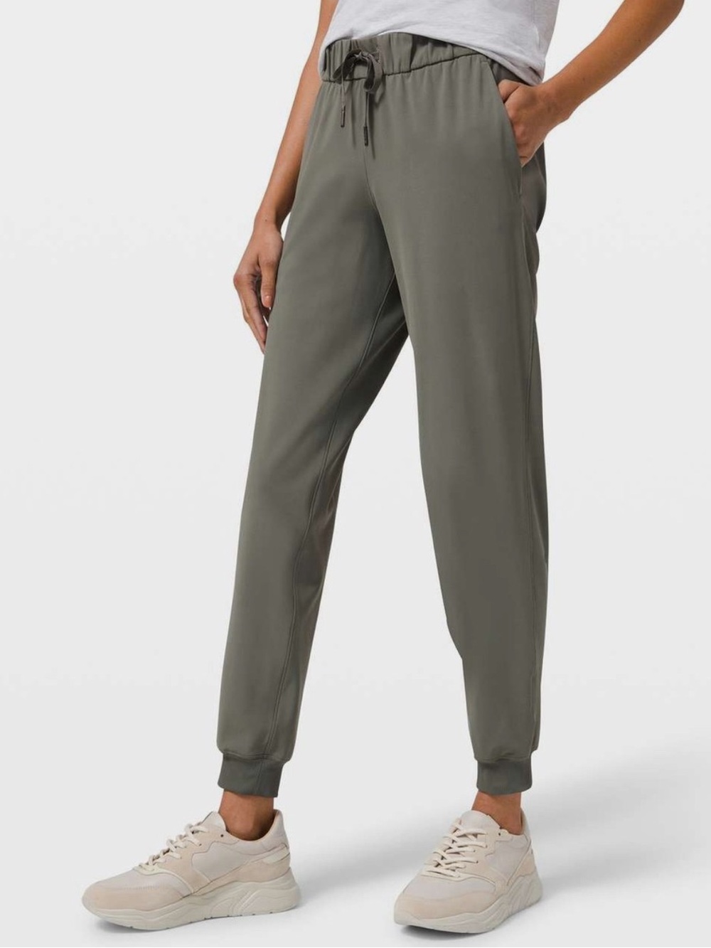 Lululemon On The Fly Jogger in Grey Sage